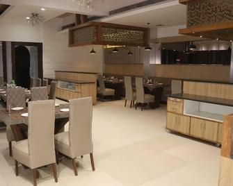 Hotel The Oasis - Sahāranpur - Restaurant