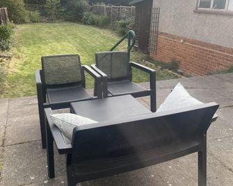 Immaculate 3-bed House in Luton - Luton - Patio