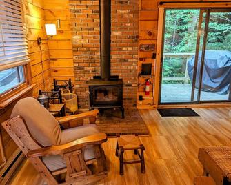 Secluded Cozy Cabin in Mountain Lake Community! - Haverhill - Sala de estar