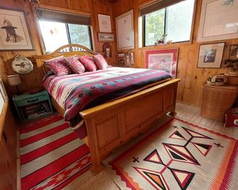 Cabin on the St. Joe with private dock - Saint Maries - Bedroom
