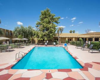 Days Hotel by Wyndham Peoria Glendale Area - Peoria - Pool