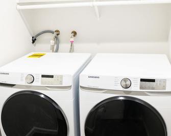 50 M To Sand Lgb 2 King Suites - Long Beach - Laundry facility