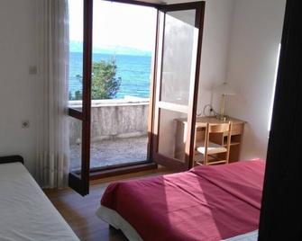 Guest House Hazdovac - Double Room with Balcony and Sea View - Kozarica - Habitación