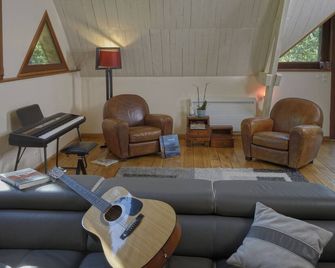 la maison dans les bois - Briollay - Sala de estar