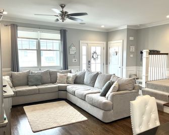 Beach Bliss: Ortley Beach duplex - ocean block TR Rental Reg Num: RR-23-439 - Seaside Heights - Obývací pokoj