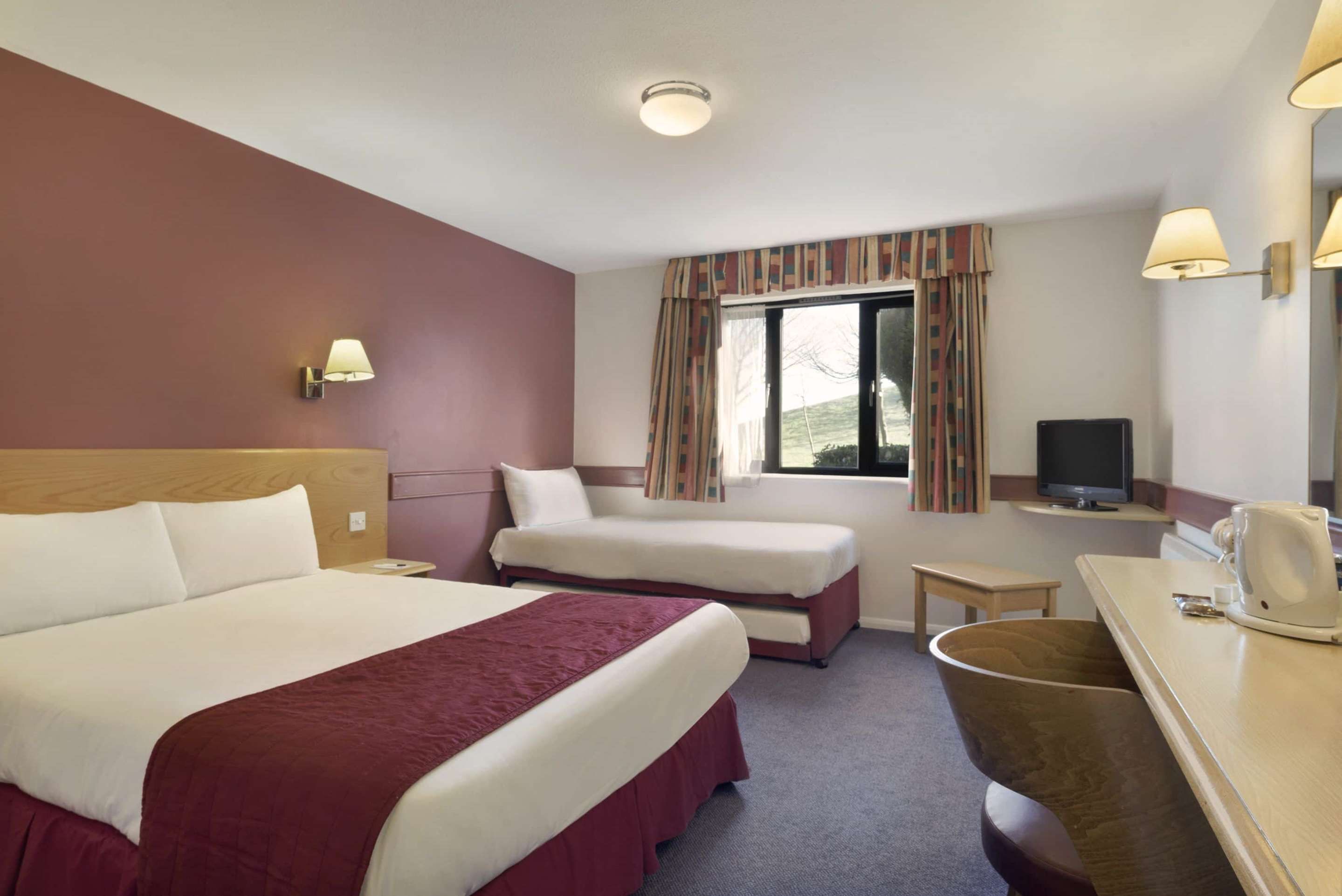 Days Inn by Wyndham Membury M4 thumbnail 3