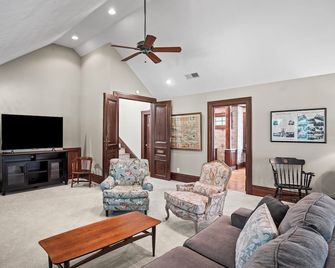 Historic country 5 BR estate in Springfield; near Nashville, Clarksville - Springfield - Sala de estar