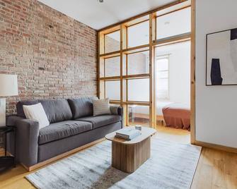 Blueground | SoHo 1bd apartment - New York - Living room