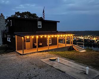 Peaceful cabin with spectacular river and scenic views. - Manchester - Building