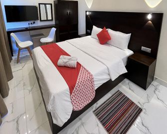 Grand Rovinka Hotel - Dehiwala-Mount Lavinia - Bedroom