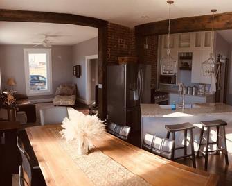 Historic Property Fully Renovated! - Saratoga - Dining room