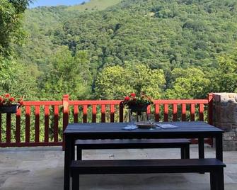 The Erdikoborda sheepfold, in the heart of the Basque Country - Baigorri - Balcón