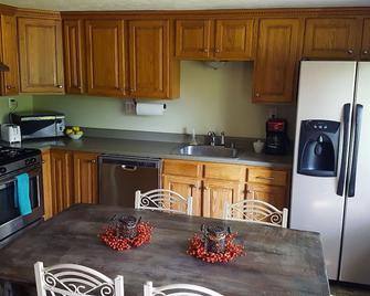 Private pier. Waterfront cottage - enjoy a relaxing retreat, 3 bedroom, 1 bath - Plymouth - Küche
