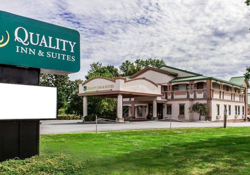 Quality Inn And Suites Quakertown Allentown 89 1 2 1 Quakertown Hotel Deals Reviews Kayak