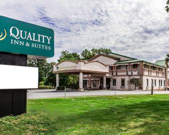 Quality Inn and Suites Quakertown-Allentown - Quakertown - Building