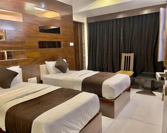 Hotel Rest Inn - Surat - Habitación