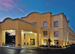 La Quinta Inn & Suites by Wyndham Florence - Флоренция - Здание