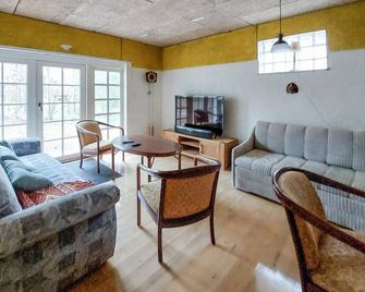 Gorgeous Apartment in Aasljunga - 아슬룽가 - 거실