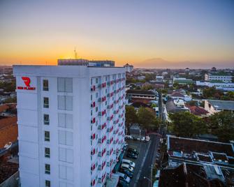 Monoloog Hotel Solo - Surakarta City - Building