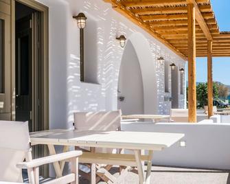 Vilos Suites - Apollonia - Patio