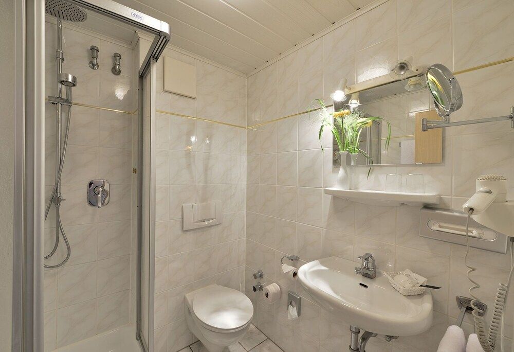 لاند - جت - هوتل زور بوست