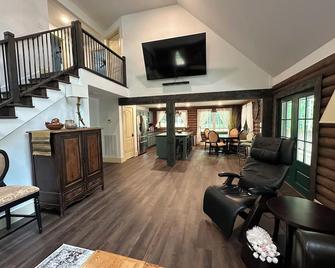 Charming 3-bedroom cabin with AC, WiFi in delightful Ashland City - Ashland City - Sala de estar
