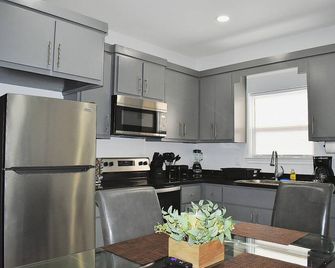 Weslaco Apt C 1 - Weslaco - Kitchen