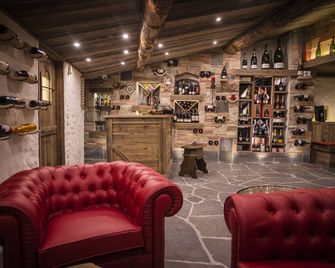 Aktivhotel SantaLucia - Nago–Torbole - בר