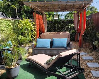 2bd/1b/7ppl/Wi-Fi/Bbq/Spa/Free Parking & Washer/Dryer - Miami - Pati