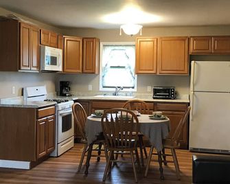 Charming home close to Purdue - West Lafayette - Kitchen