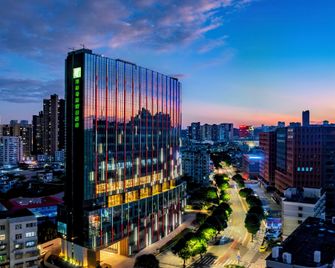 Holiday Inn Zhuhai City Center By IHG - Zhuhai - Gebäude