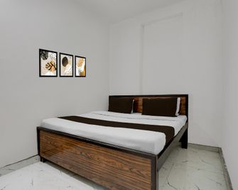 Spot On by OYO Hotel Sunrise - Etāwah - Bedroom