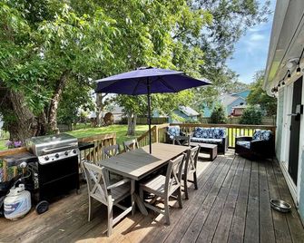 A Beautifully Kept Historic Retreat, Walking Distance to Downtown - Washington - Binnenhof