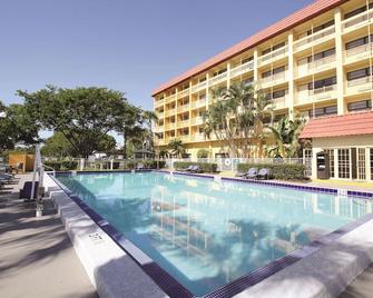La Quinta Inn & Suites by Wyndham Coral Springs Univ Dr - Coral Springs - Pool