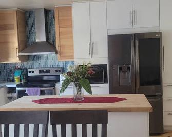 Luxurious Bedroom with Queen Bed & Full Bath. - Blainville