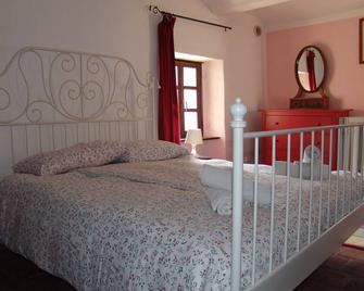 Villa Dona; Holiday house Italy, Piedmont, Cessole, - Cessole - Habitación