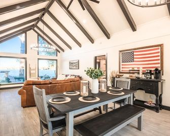 Lakefront | Fire Pit | Dogs Welcome | Dockside Den - Huntsville - Dining room