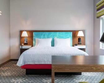 Hampton Inn by Hilton Evergreen - Evergreen - Bedroom
