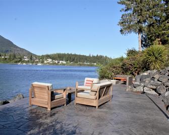 Gone With the Wind Cabin - Ucluelet - Патіо
