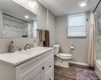Dallas 3br, Fiber Internet + Big Yard, Sleeps 7-8 - Dallas