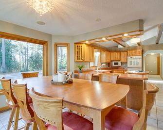 Peaceful Hibbing Getaway Heated Floors, Fire Pit! - Hibbing - Restaurant