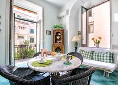 Upscale Central Amalfi Apartment In 19th-century Building - Amalfi - Dining room