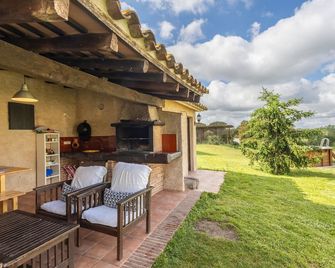 La Pahissa de Can Abras Casa Rural - Girona - Patio