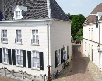 Hotel Restaurant De Keurvorst - Ravenstein - Budova