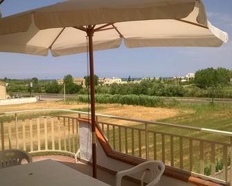 Double room for rent with private bathroom - Montenero di Bisaccia - Patio