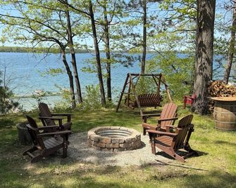 'West View Cabins' on Ostego Lake - Cabin #3 - Waterfront and on Trail 7 - Gaylord - Patio