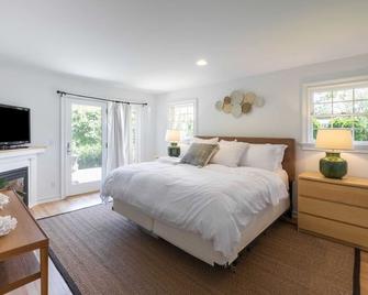 Heated Pool, Driftwood Cottage by RoveTravel - East Hampton - Bedroom