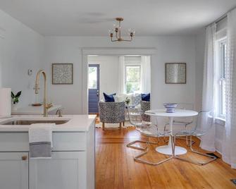 The Blue Bungalow- Nc State, Itb, Cameron Village - Raleigh - Comedor
