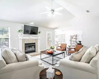 Pool Oasis W/ King Bed & Firepit\n - Cabot - Living room