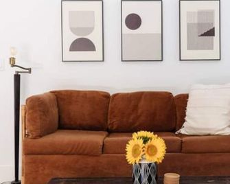 | The Chico Casita | Newly Built Downtown Studio | - Chico - Sala de estar